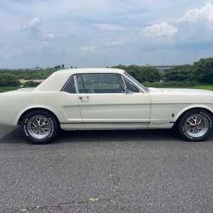 FORD MUSTANG COUPEのサムネイル