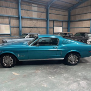 FORD MUSTANG FASTBACKのサムネイル