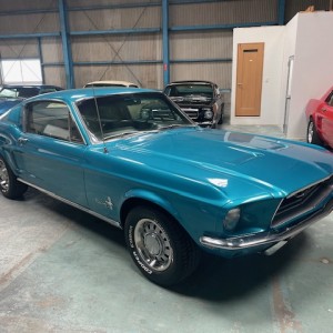 FORD MUSTANG FASTBACKのサムネイル